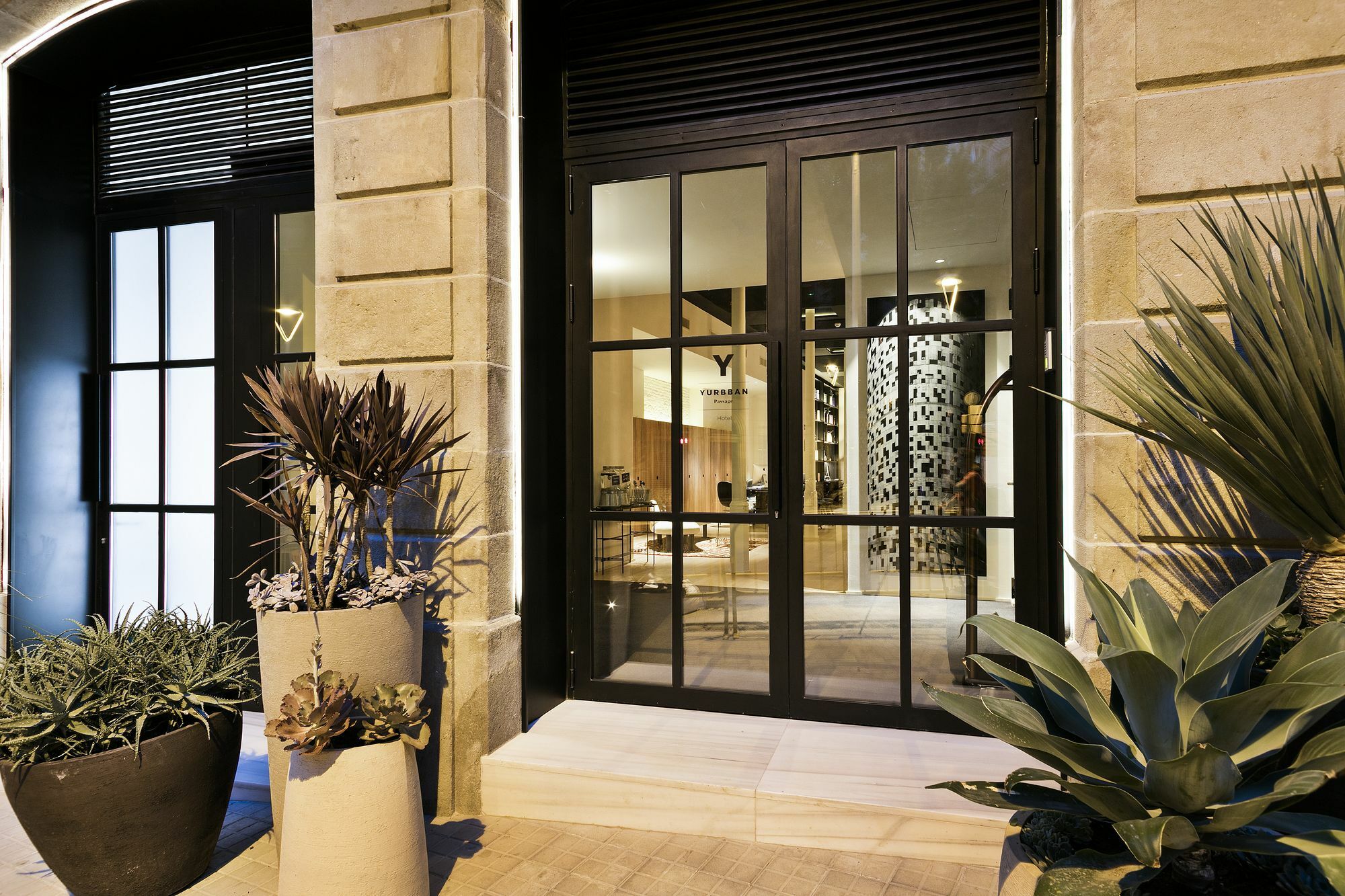 Yurbban Passage & Barcelona