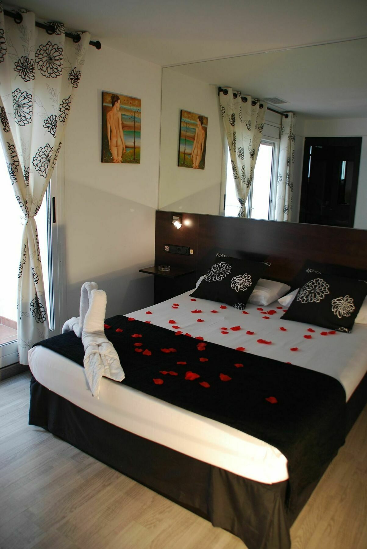 Hotel del amor Casita Amarilla Barcelona