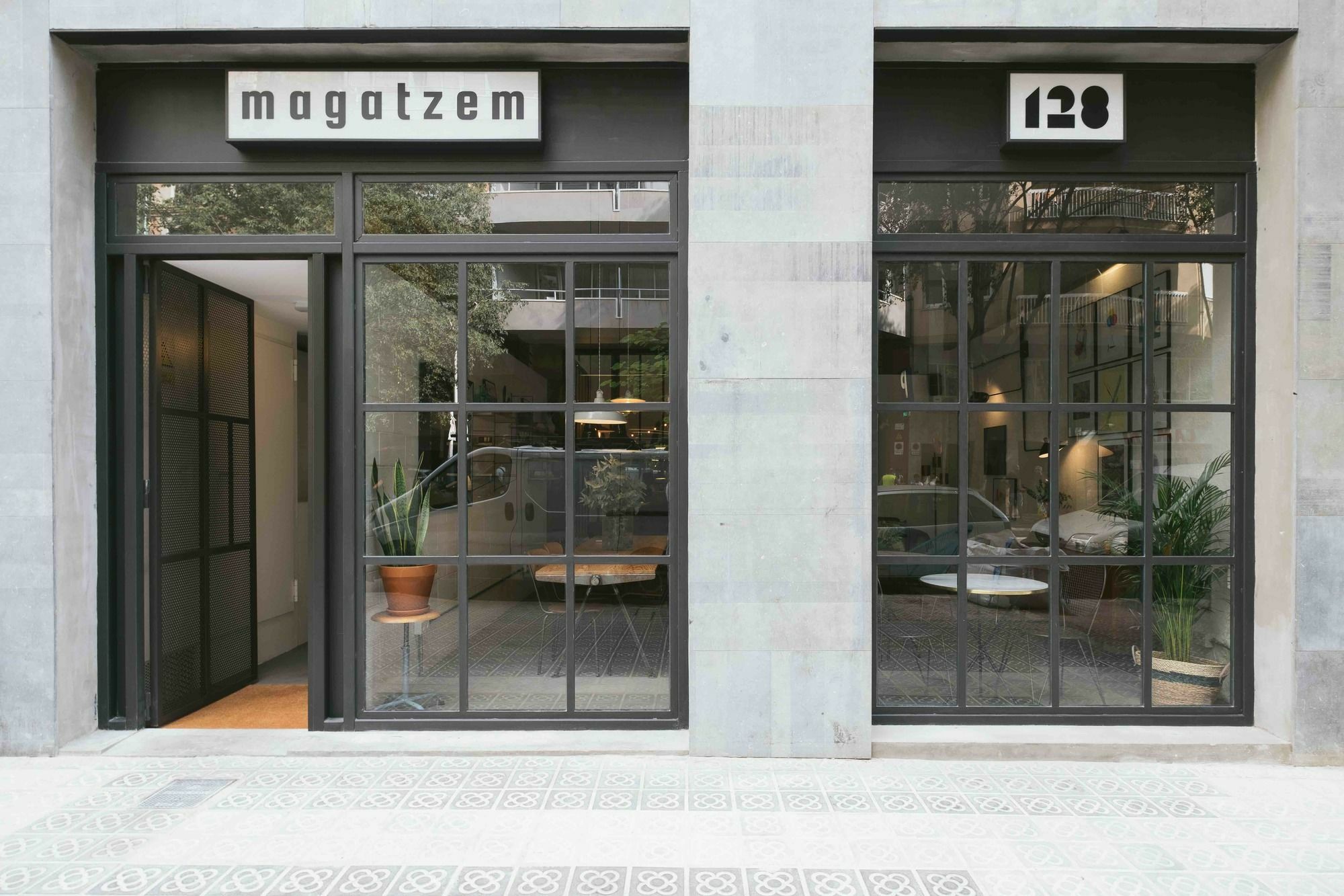 Pensión Magatzem 128 3*