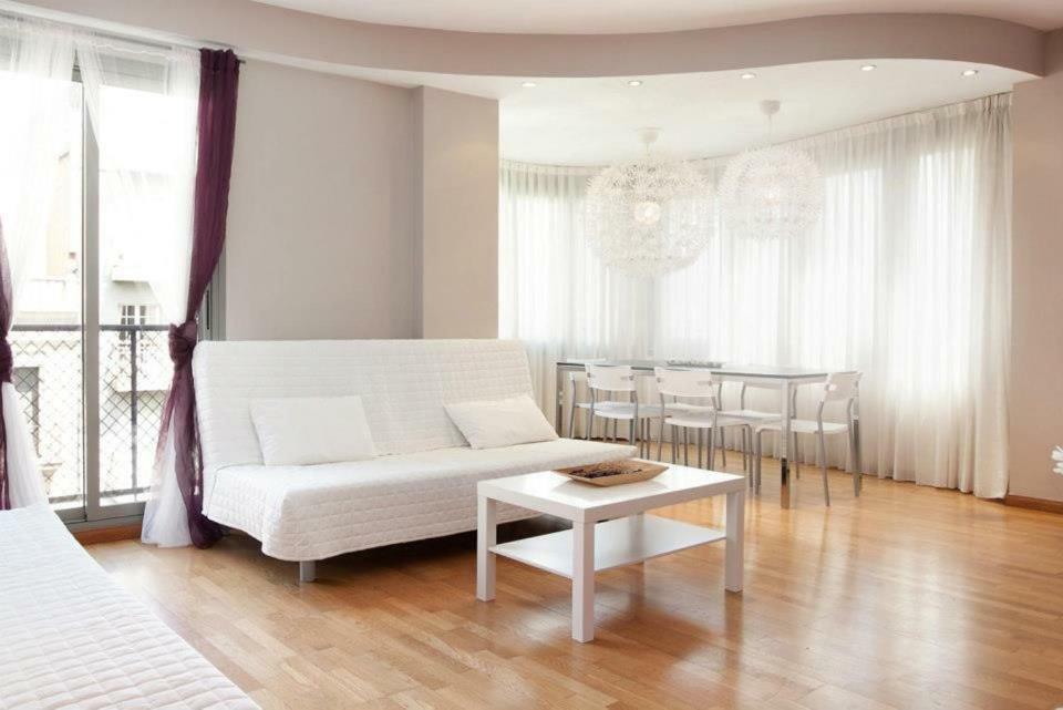 Apartamento Sagrada Familia 265 *