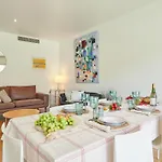 Vila Olimpica Pool Suites