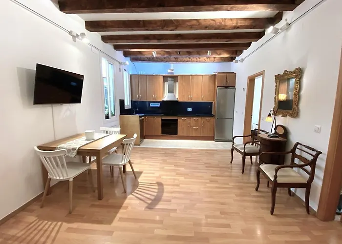 Ramblas Waterfront Stay