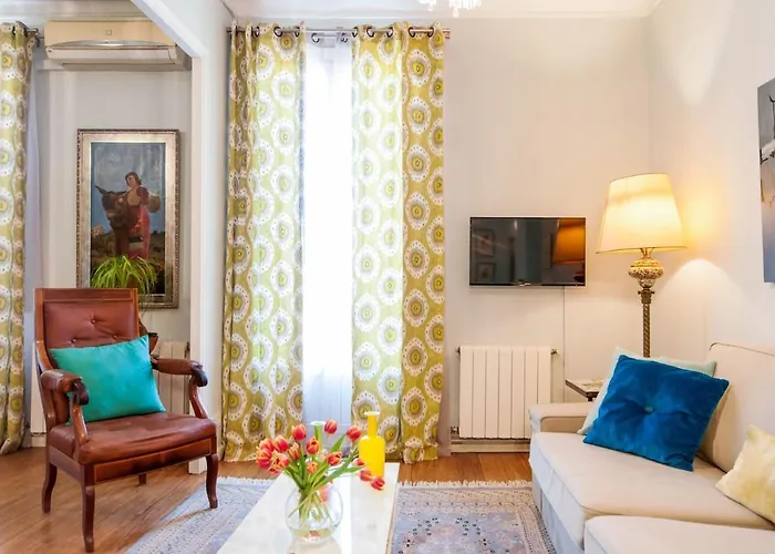 Explore City Center From An Elegant Urban Retreat