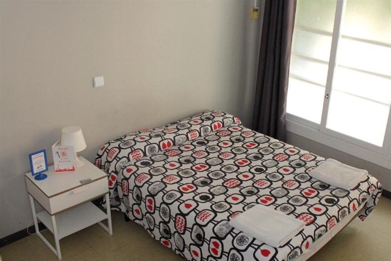 Hostal Arc House *