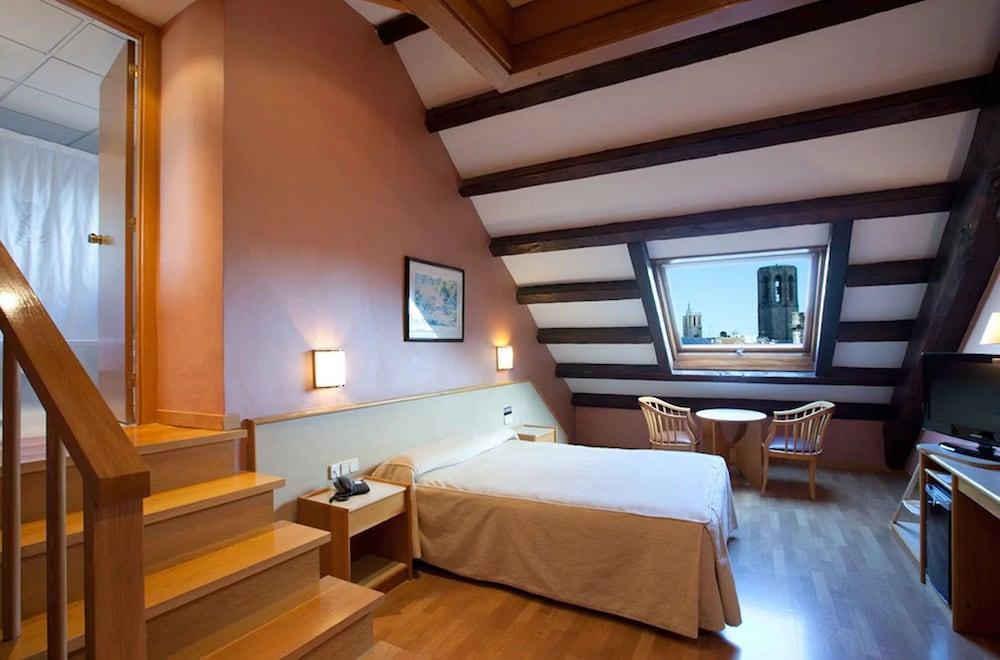 Hotel Sant Agustí 3*