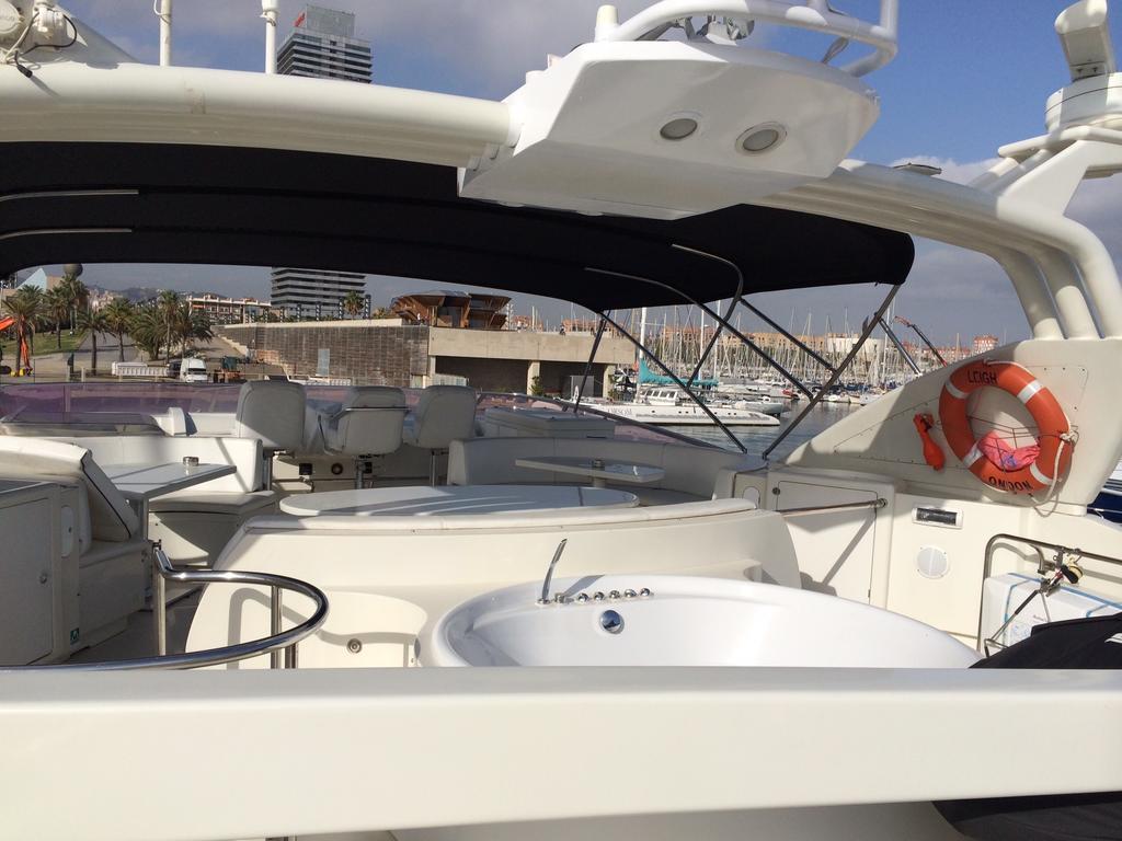 Leigh Yacht Hotel en barco