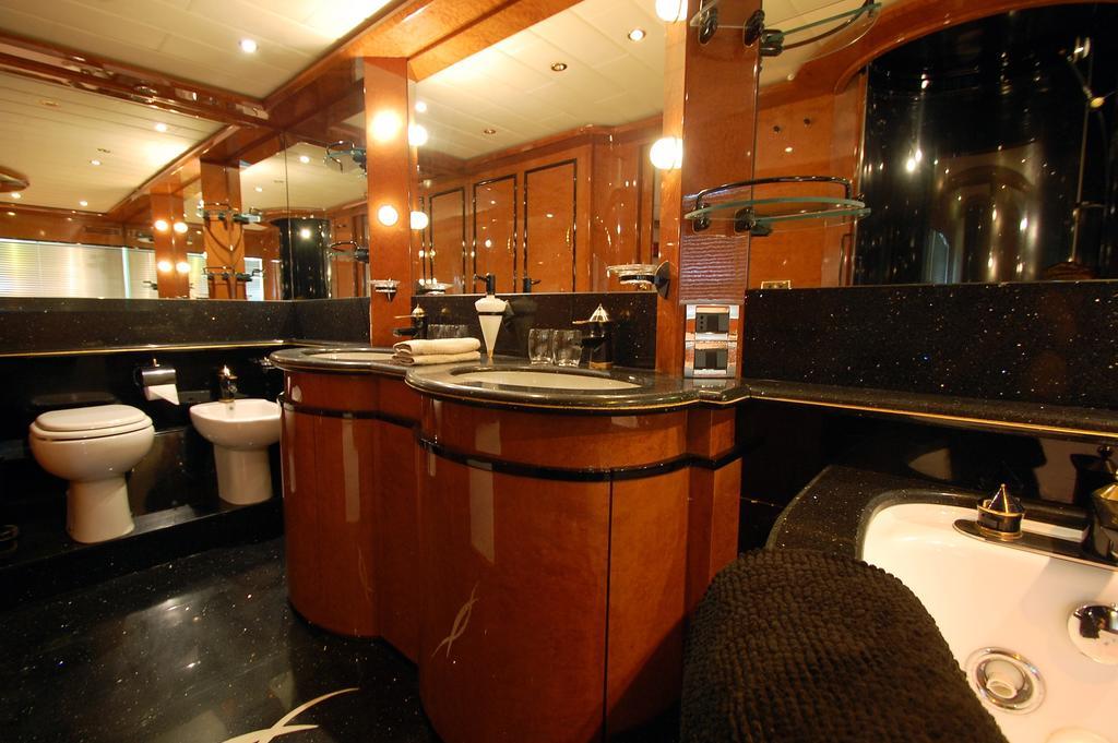 Hotel en barco Leigh Yacht Barcelona