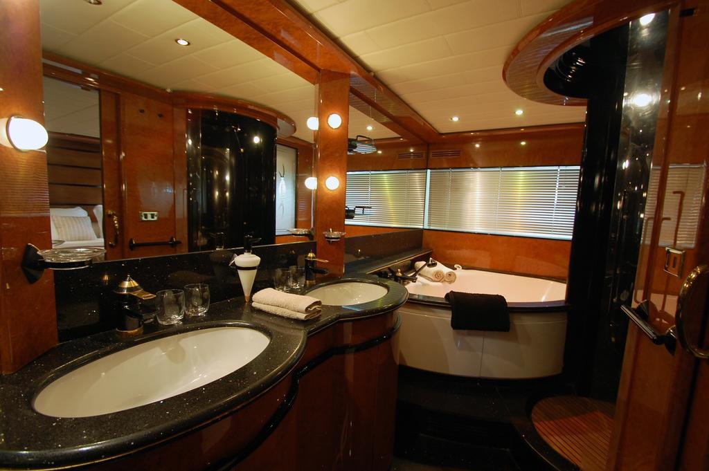 Leigh Yacht * Barcelona