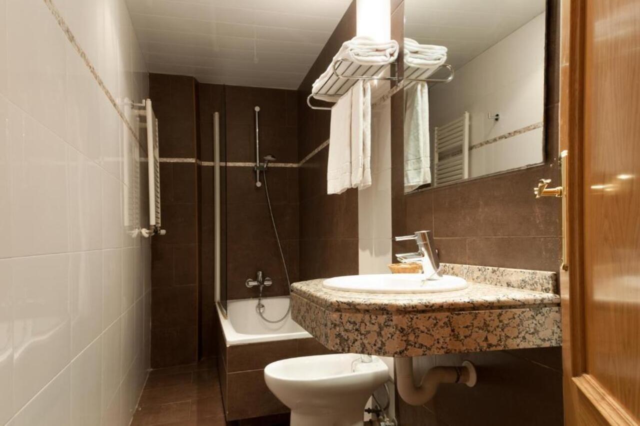 Canton Hotel *