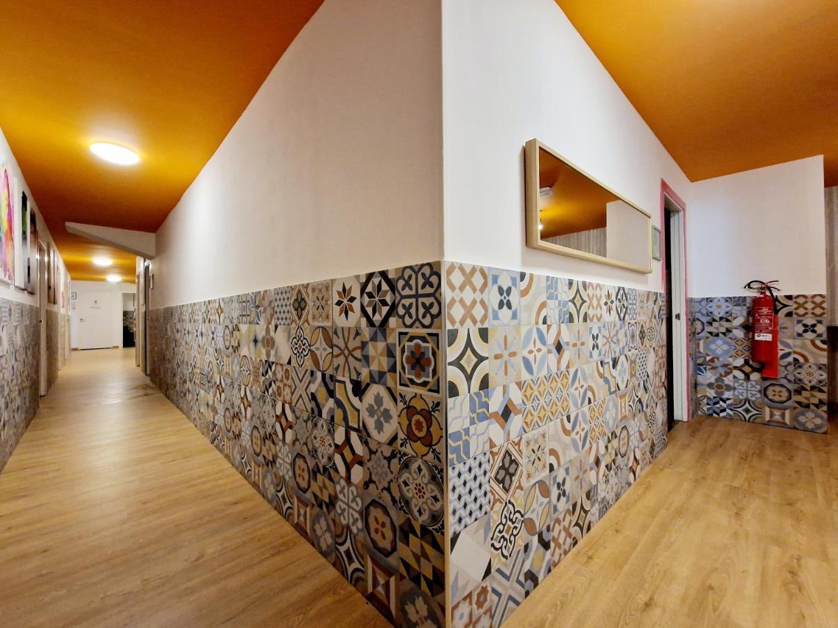 Hostal Arc House *