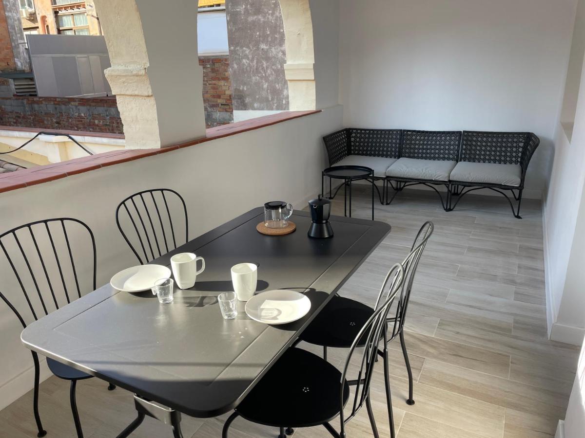 - Iberia Apartment *