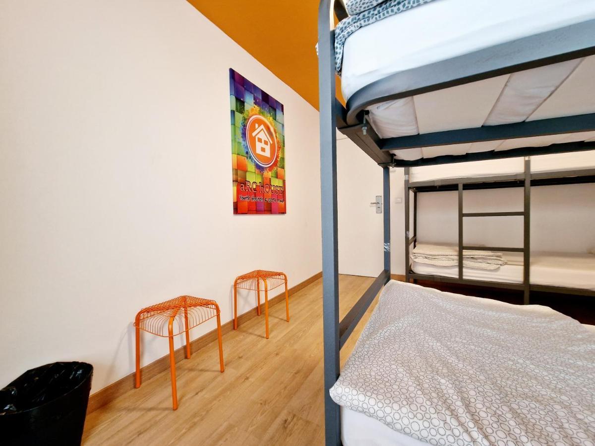 Hostal Arc House *