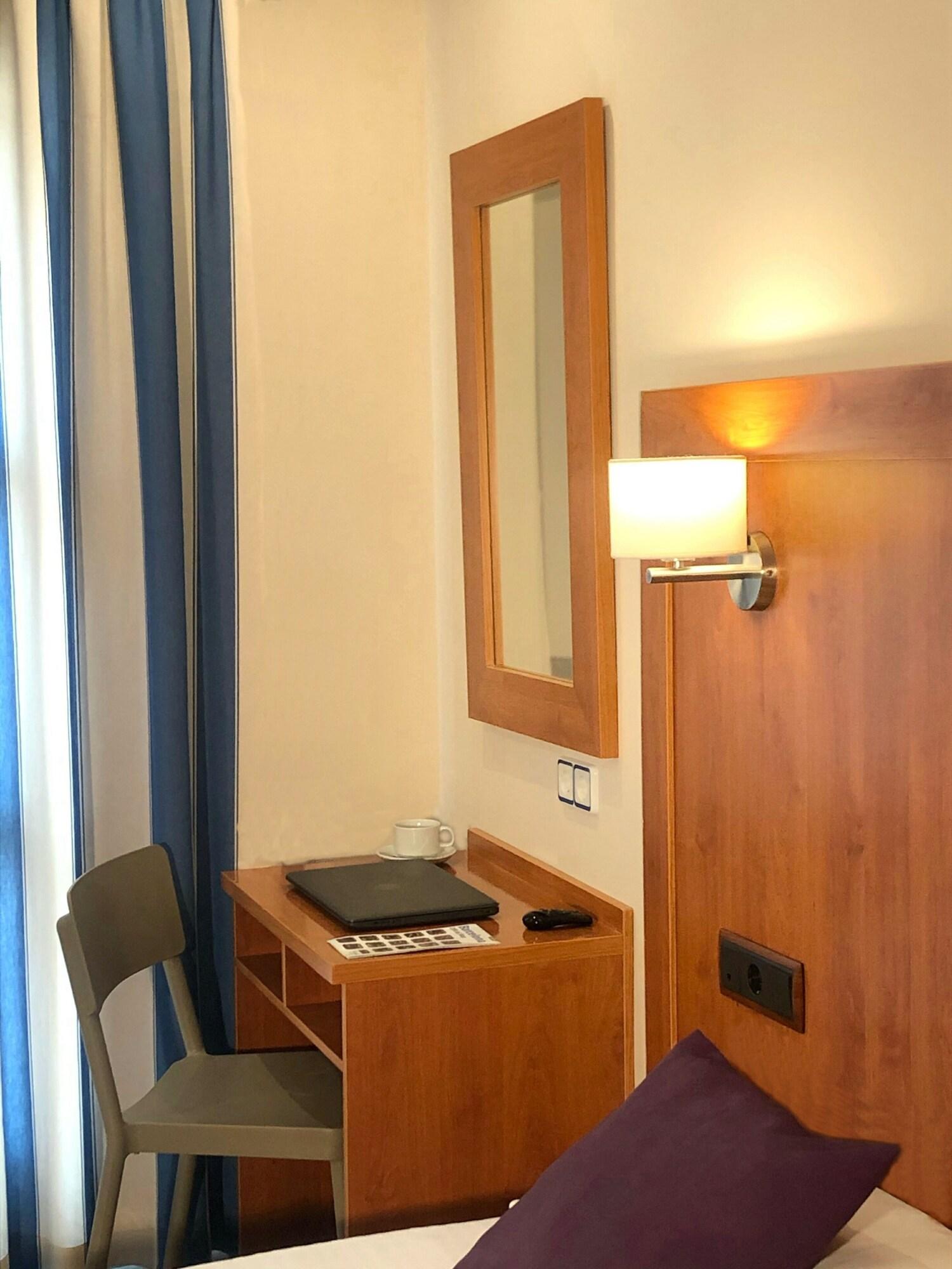 Canton Hotel *