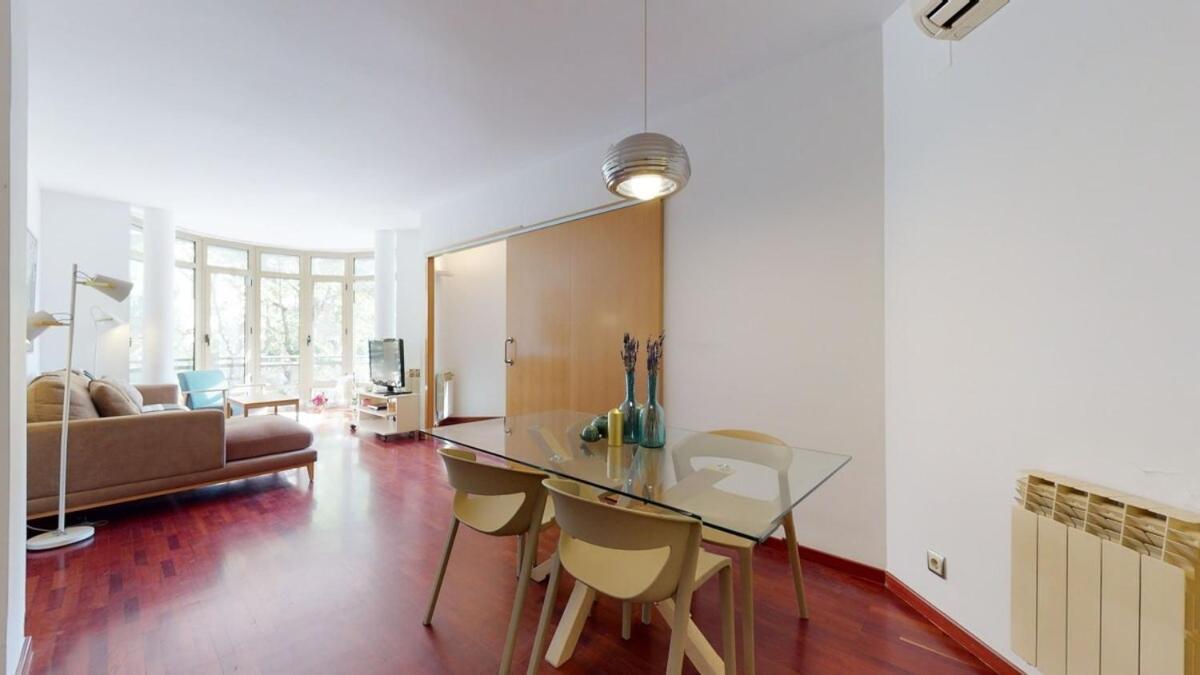 Apartment Modern And Bright Three-bedroom In Eixample Barcelona