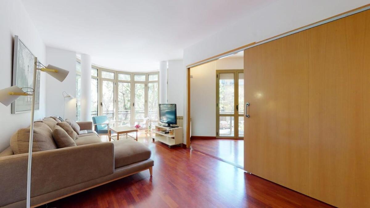 Apartment Modern And Bright Three-bedroom In Eixample Barcelona