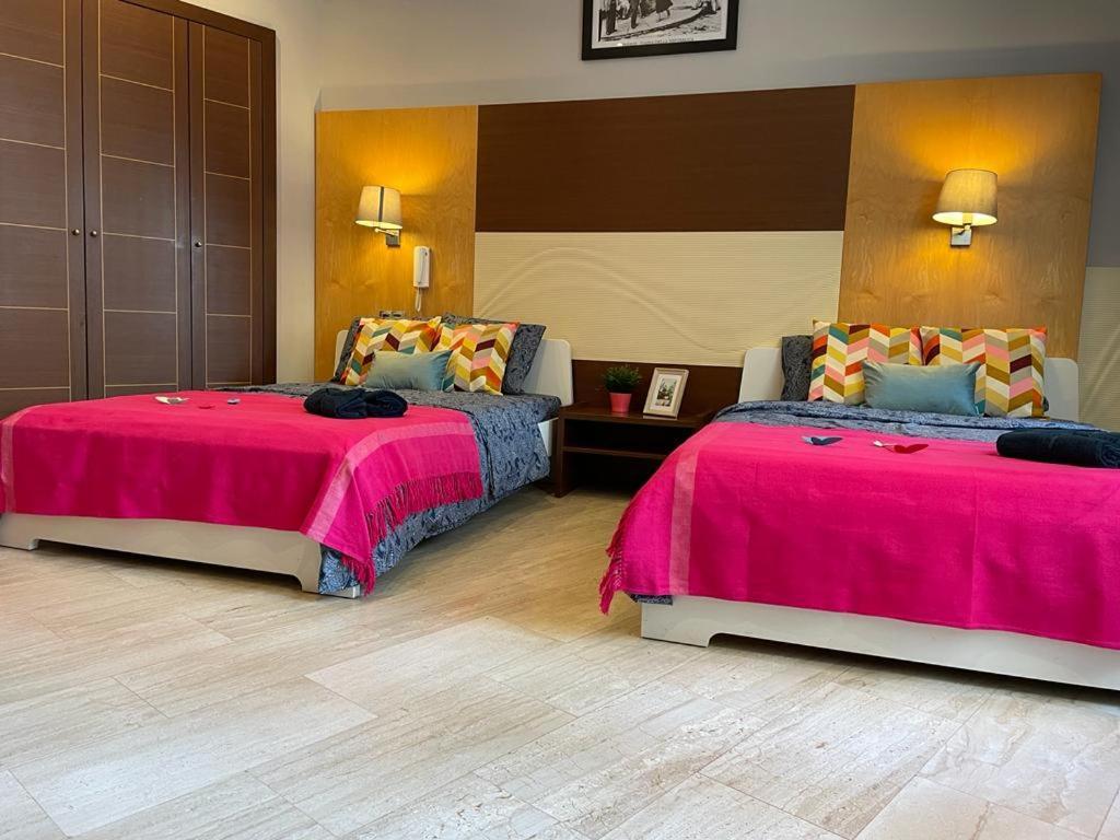 Hostal By La Rambla Rooms