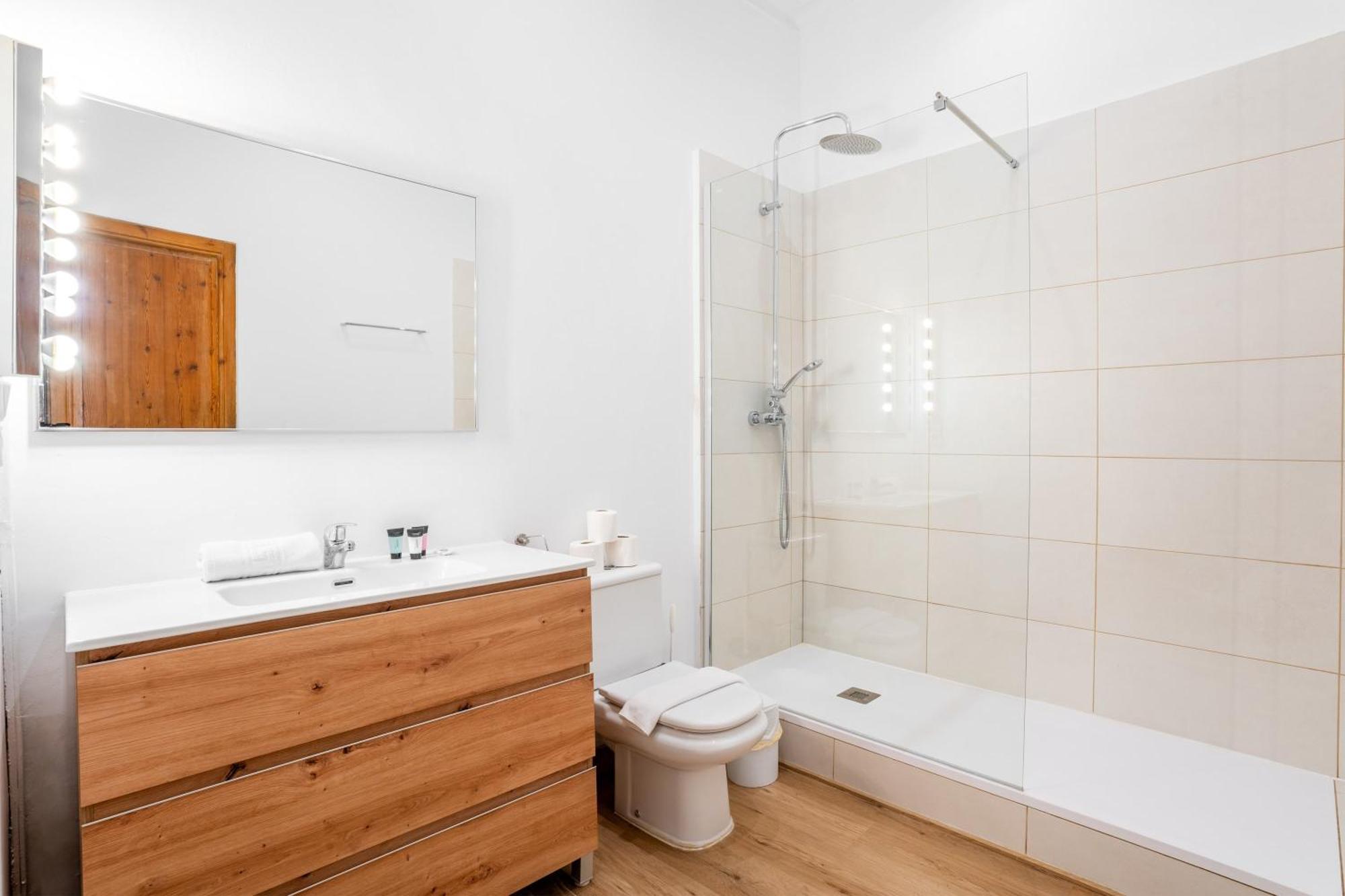 Paseo St Joan Classic 4bd For 10 Guests