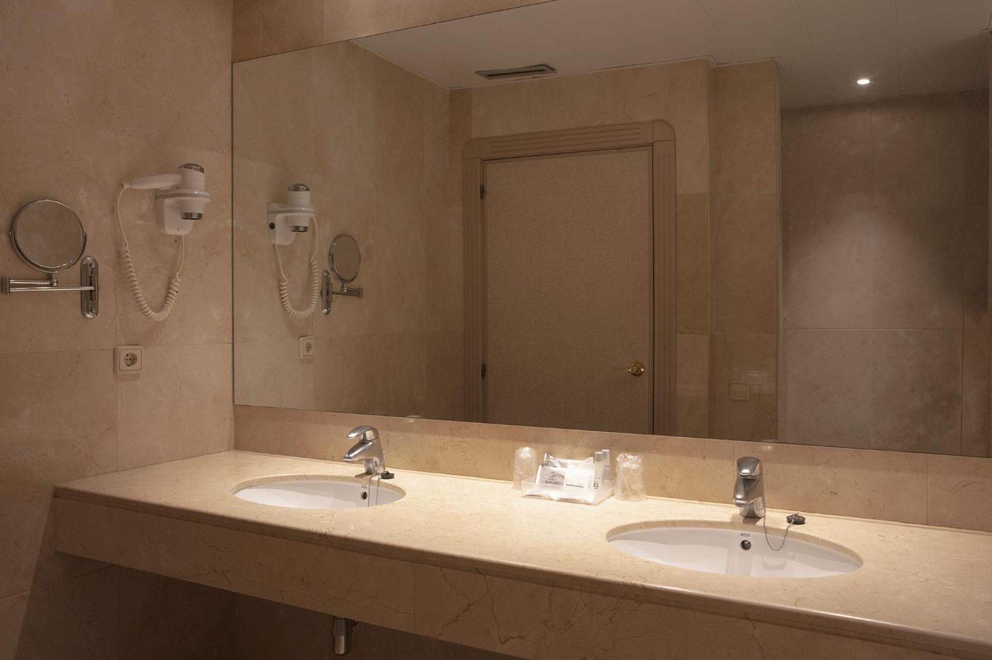 Lleó Hotel 3*