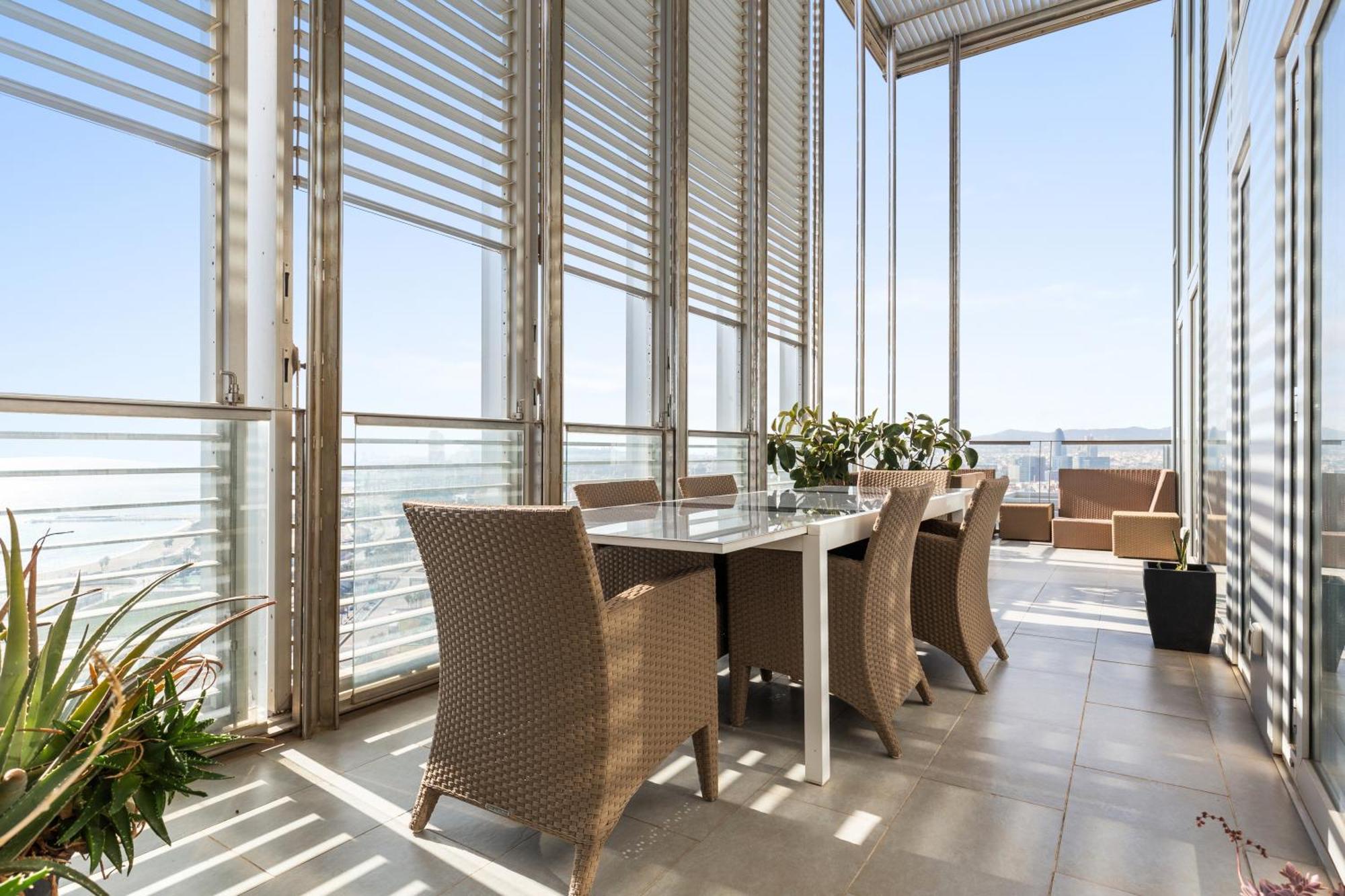 Penthouse With The Views! *