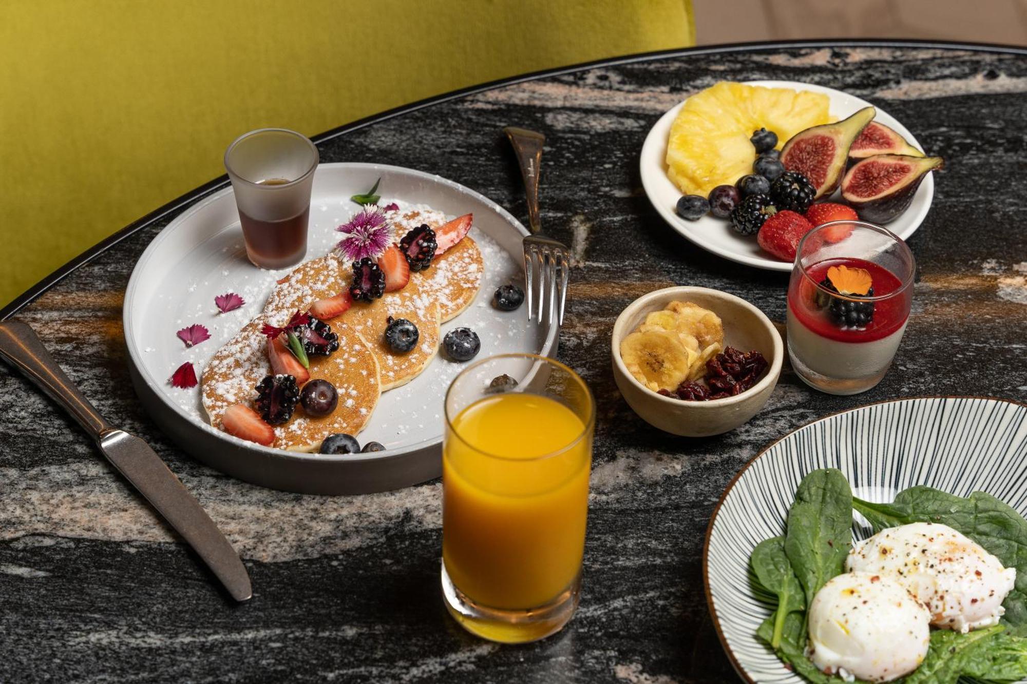 Almanac Hotel