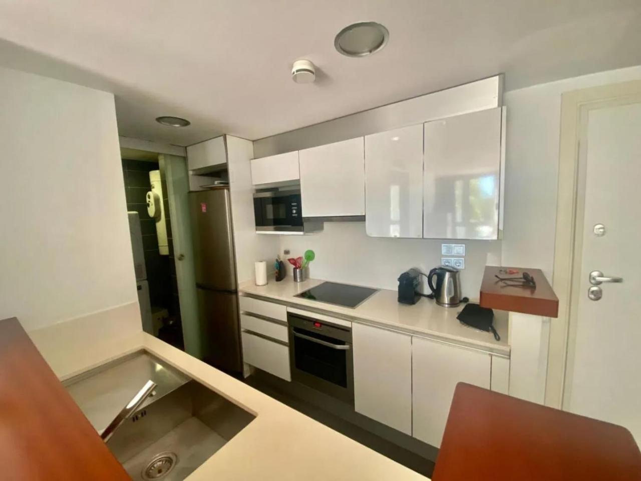 For Rent In Calle Del Doctor Aiguader Apartamento
