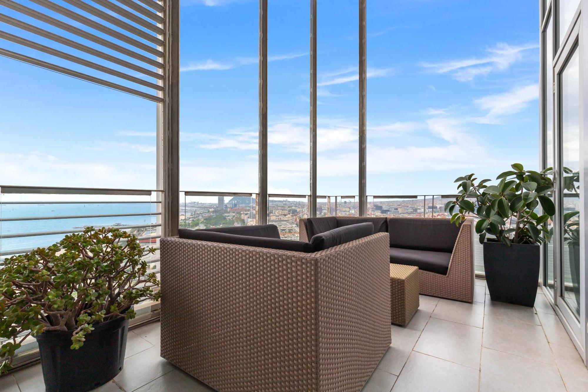 Penthouse With The Views! *