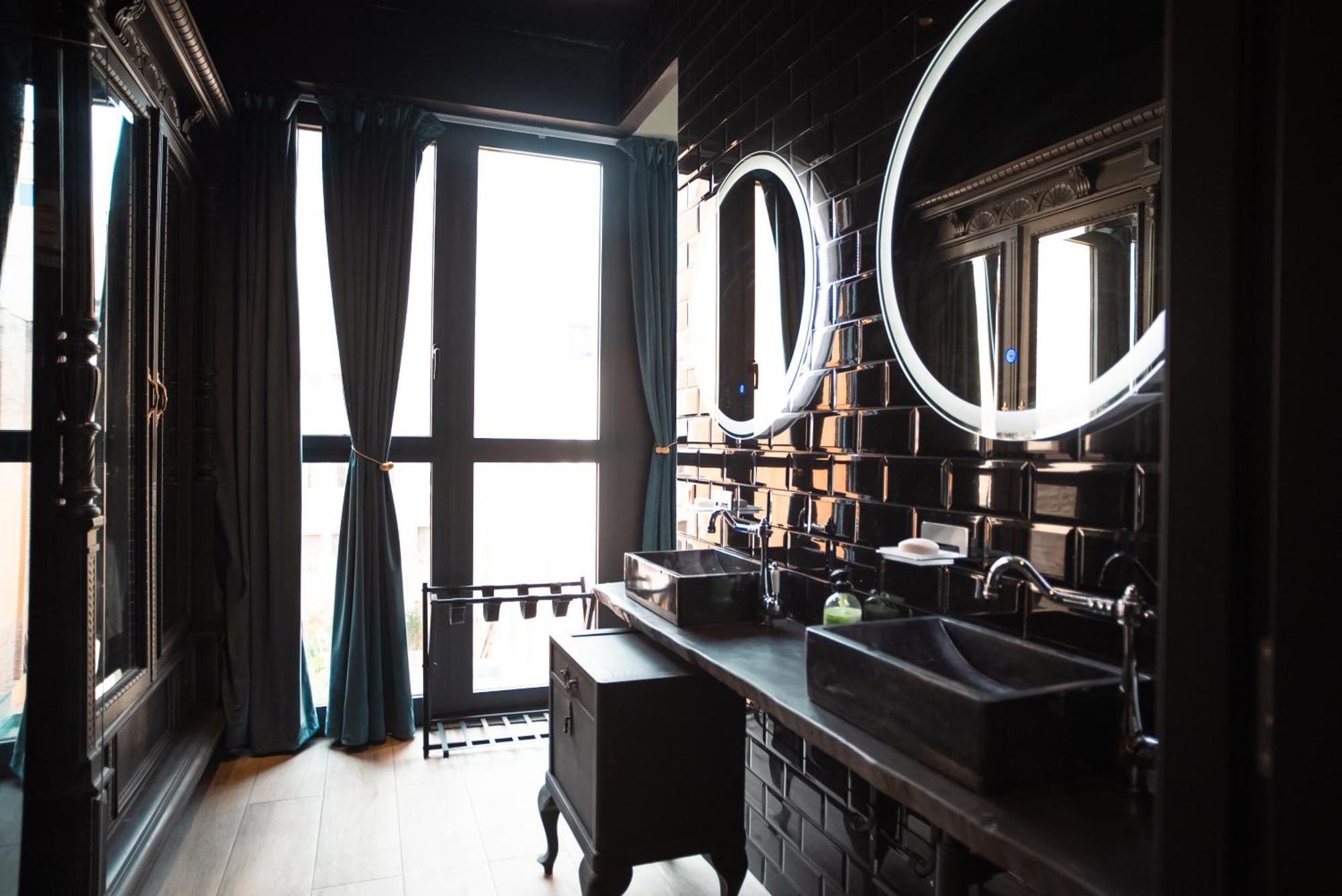 Lincoln Lounge Hotel