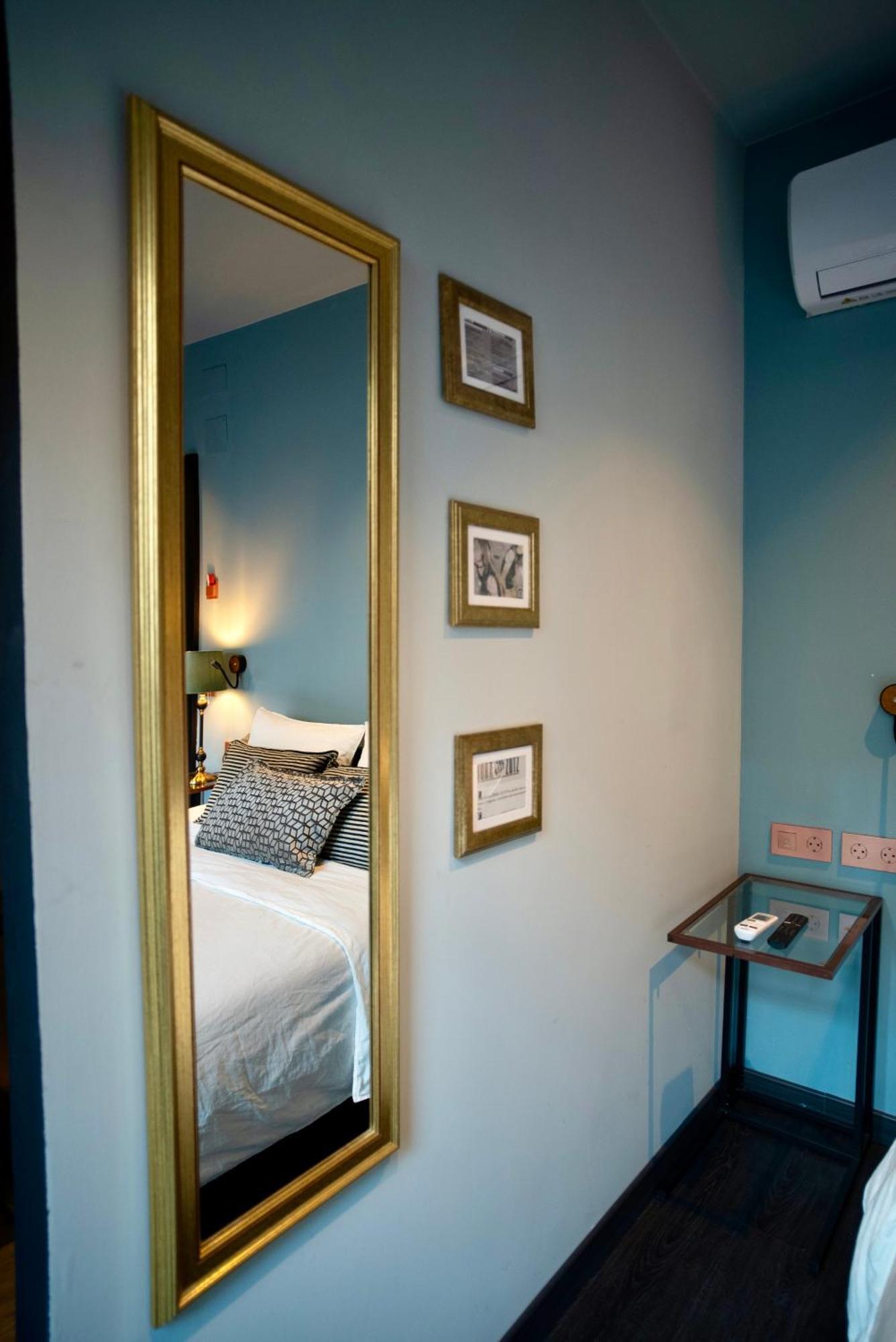 Lincoln Lounge Hotel