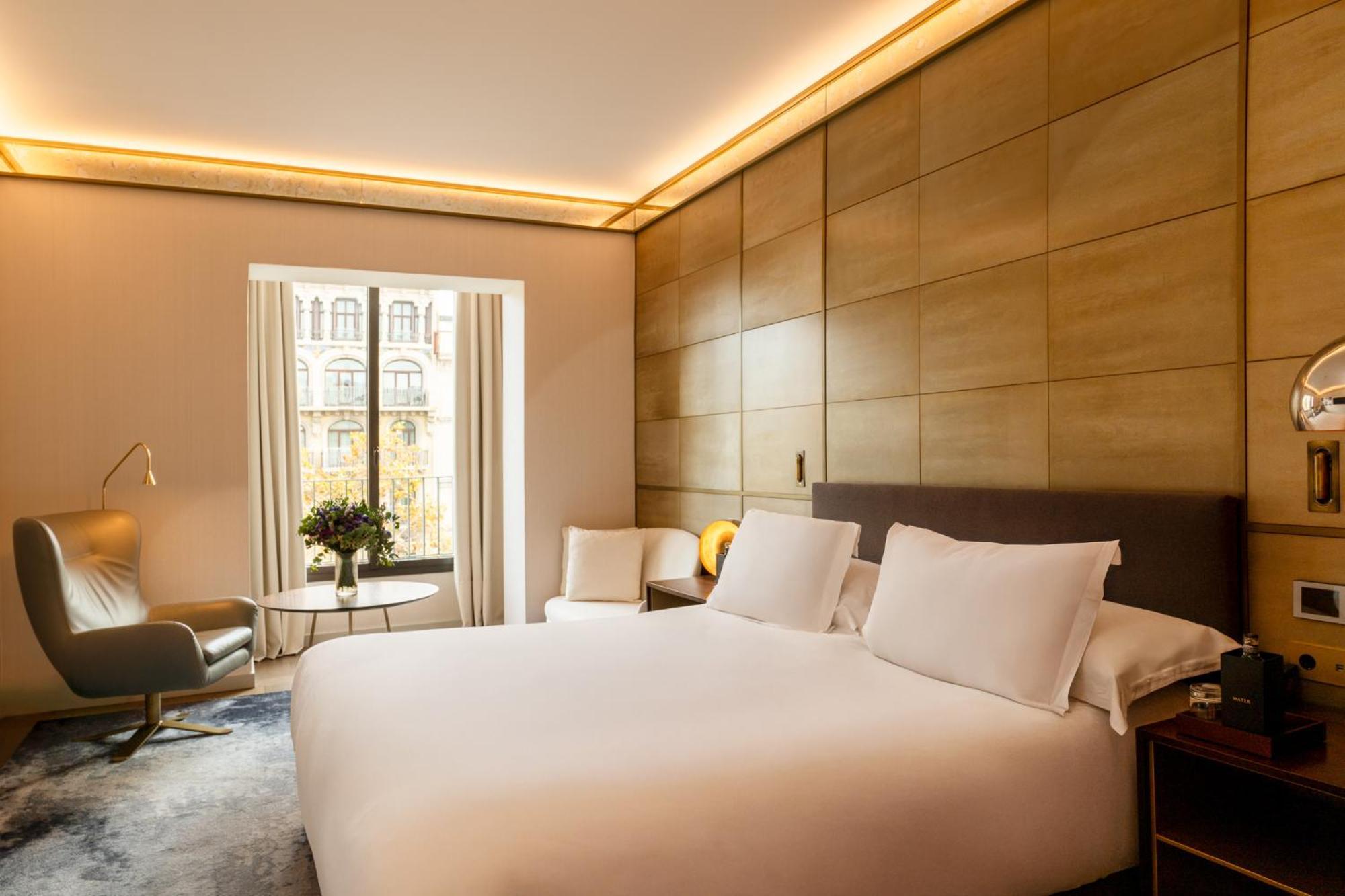 Almanac Hotel