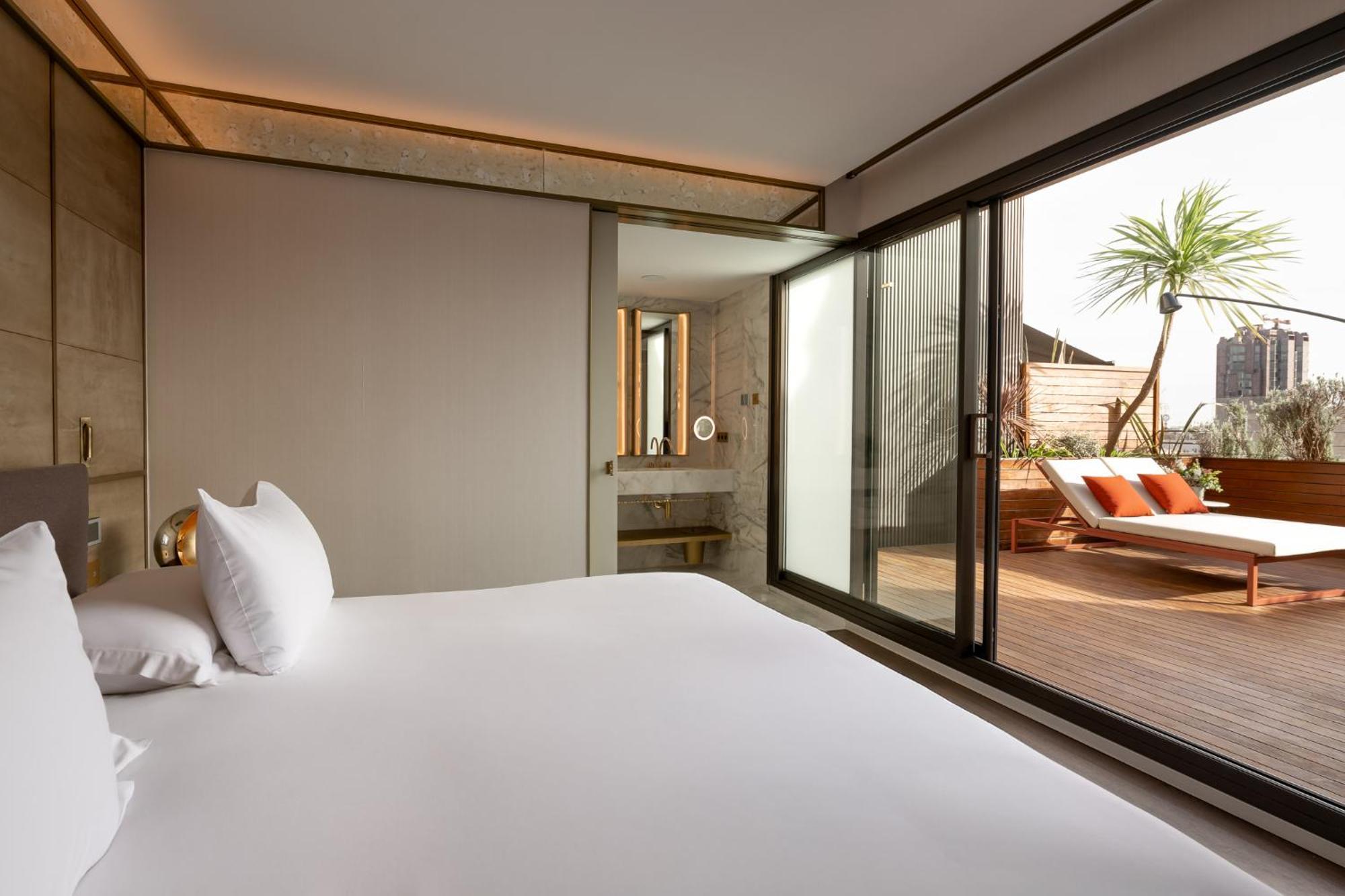 Almanac Hotel