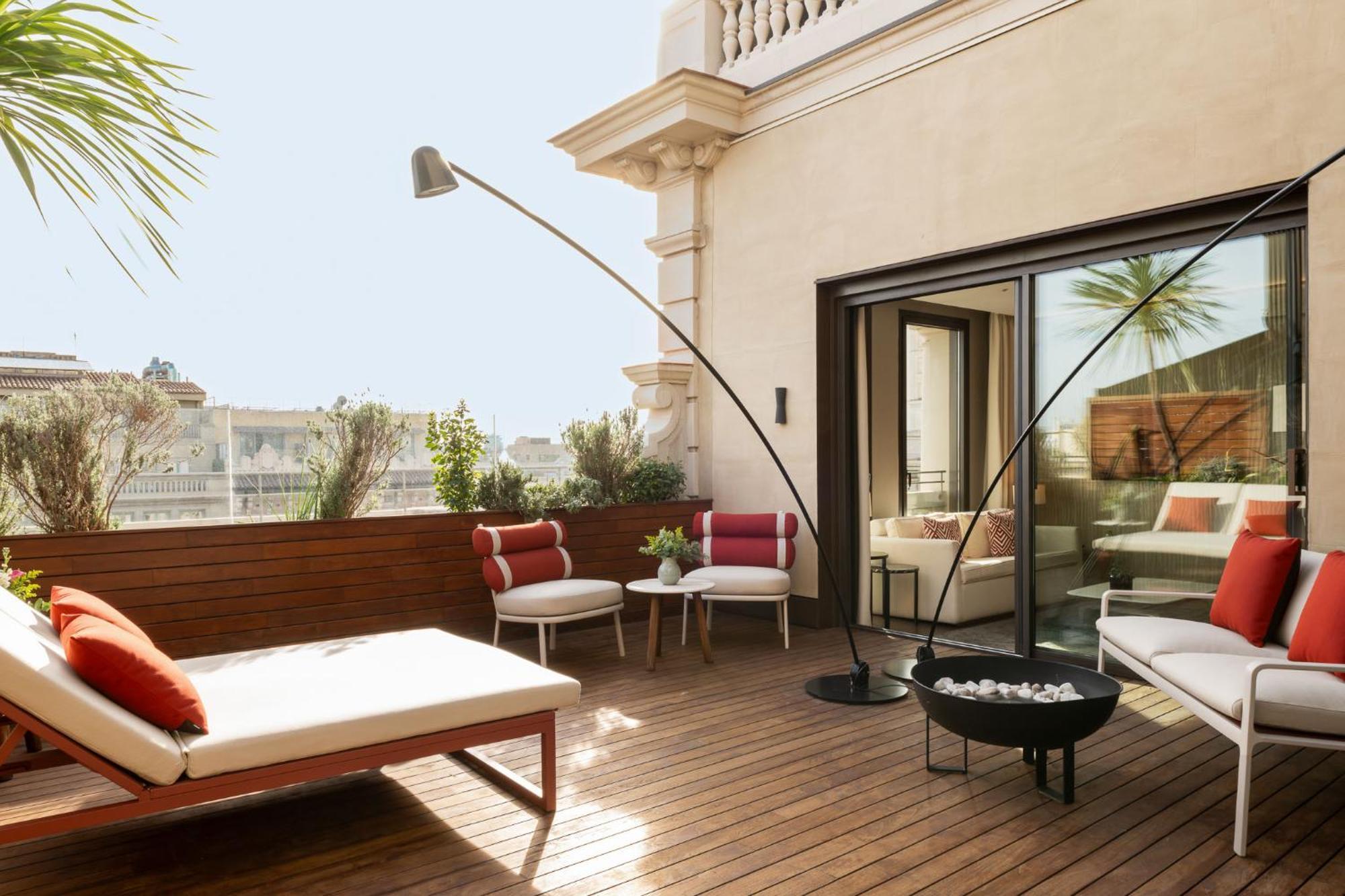 Almanac Hotel
