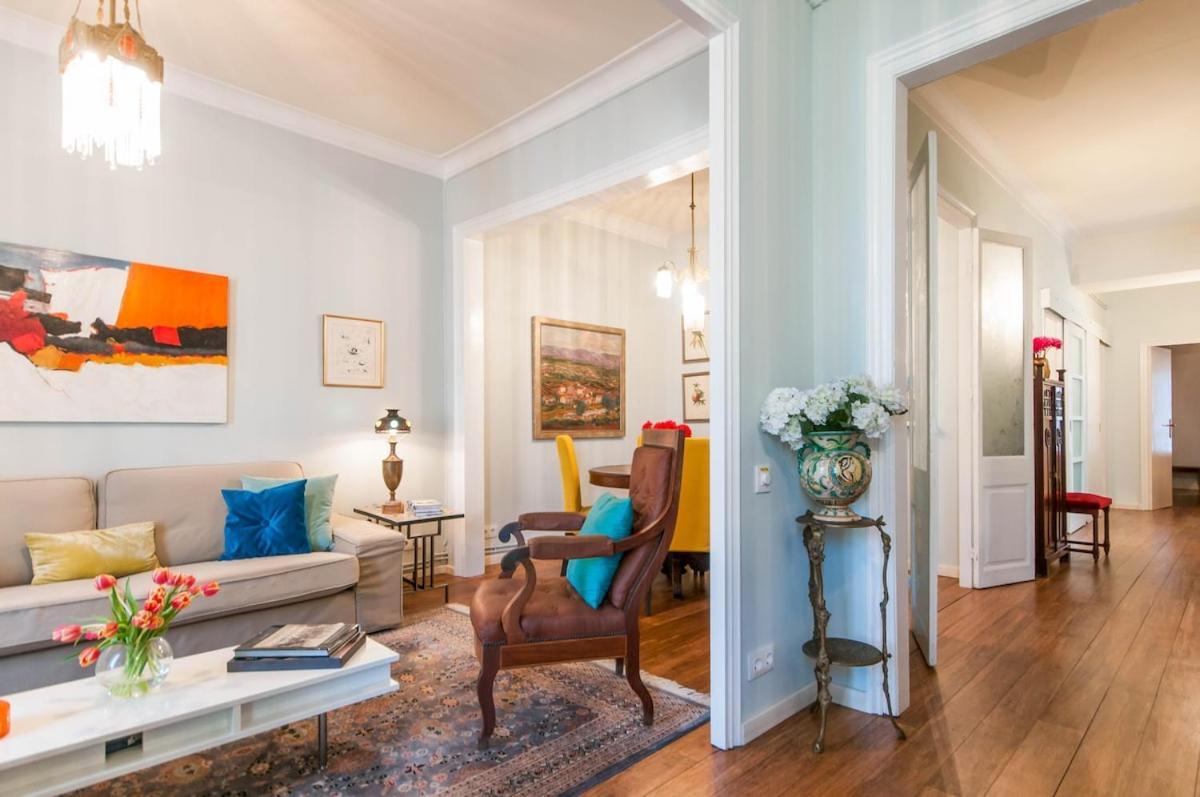 Explore Center From An Elegant Urban Retreat *