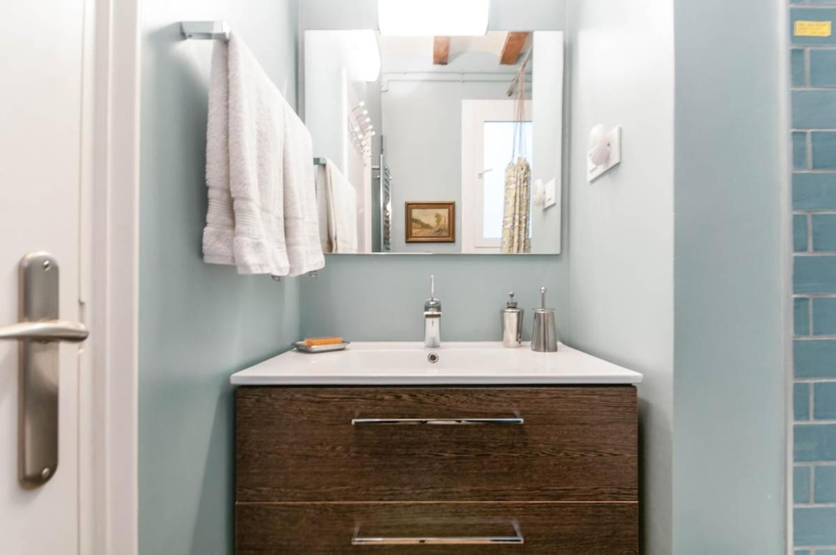 Explore Center From An Elegant Urban Retreat Apartamento