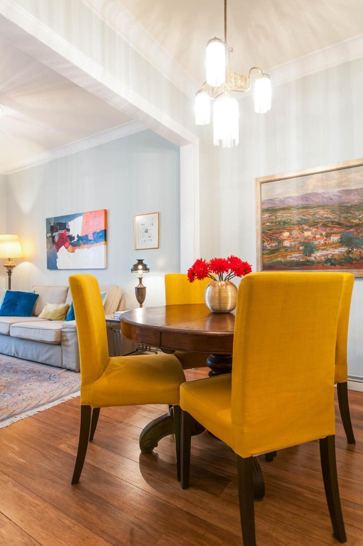 Explore Center From An Elegant Urban Retreat *