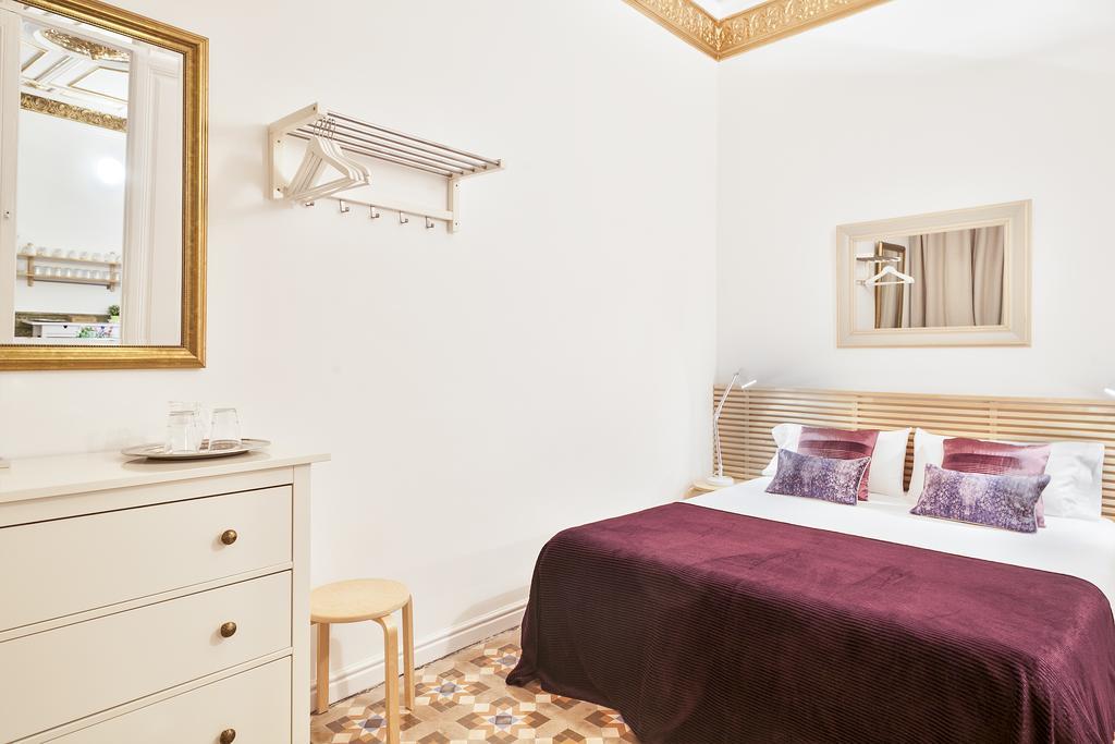 Plaza Catalunya Bed and breakfast 3*