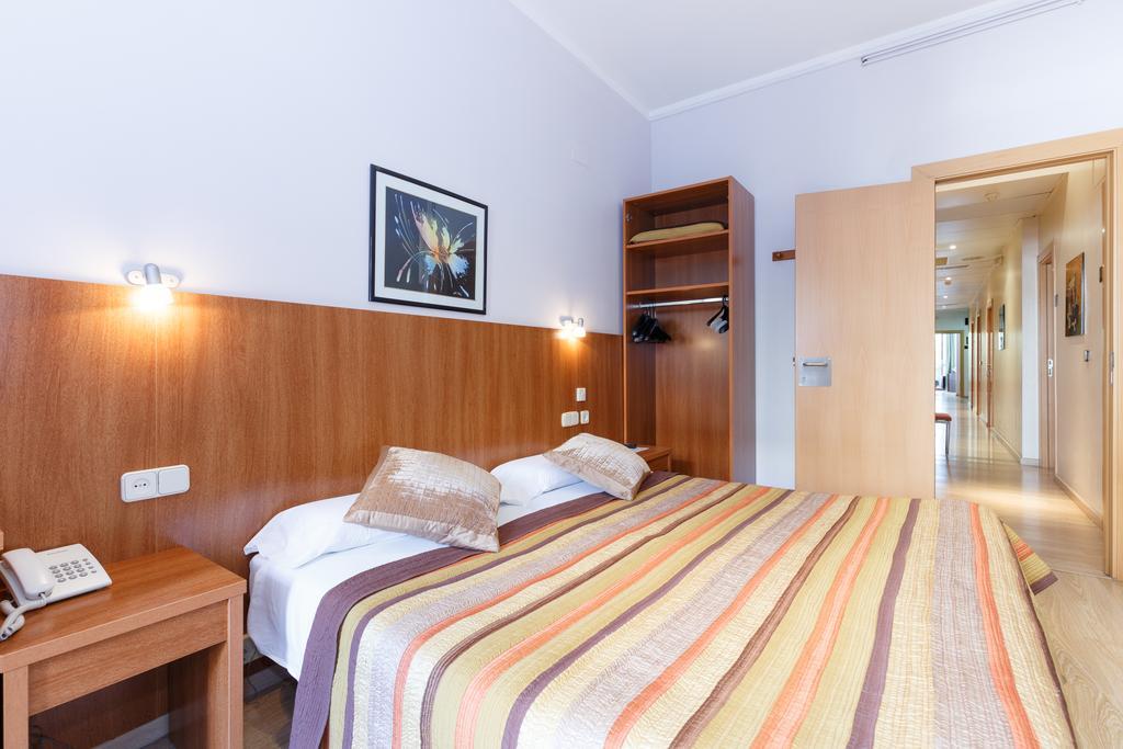 Pensión Ciudad Condal - Paseo De Gracia 3*