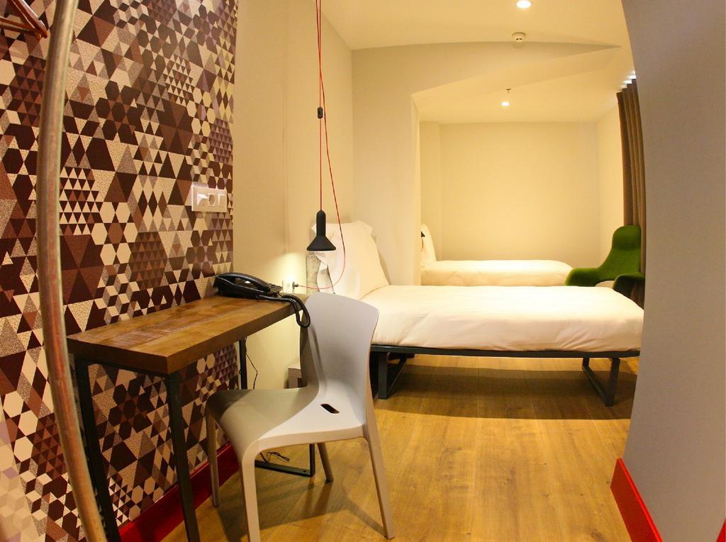 Generator Hostal