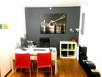 Diagonal House Hostal *