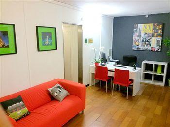 Hostal Diagonal House *
