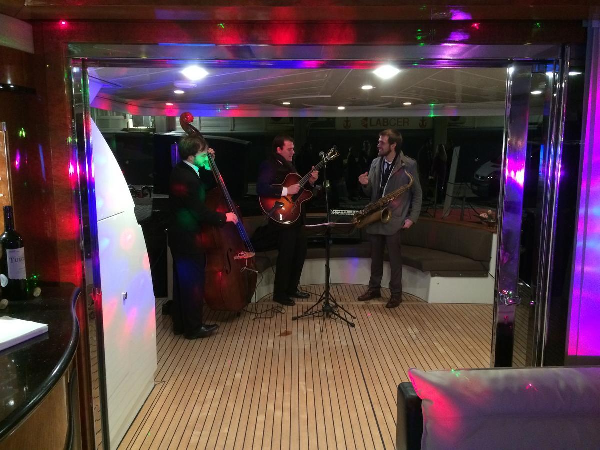 Leigh Yacht Hotel en barco