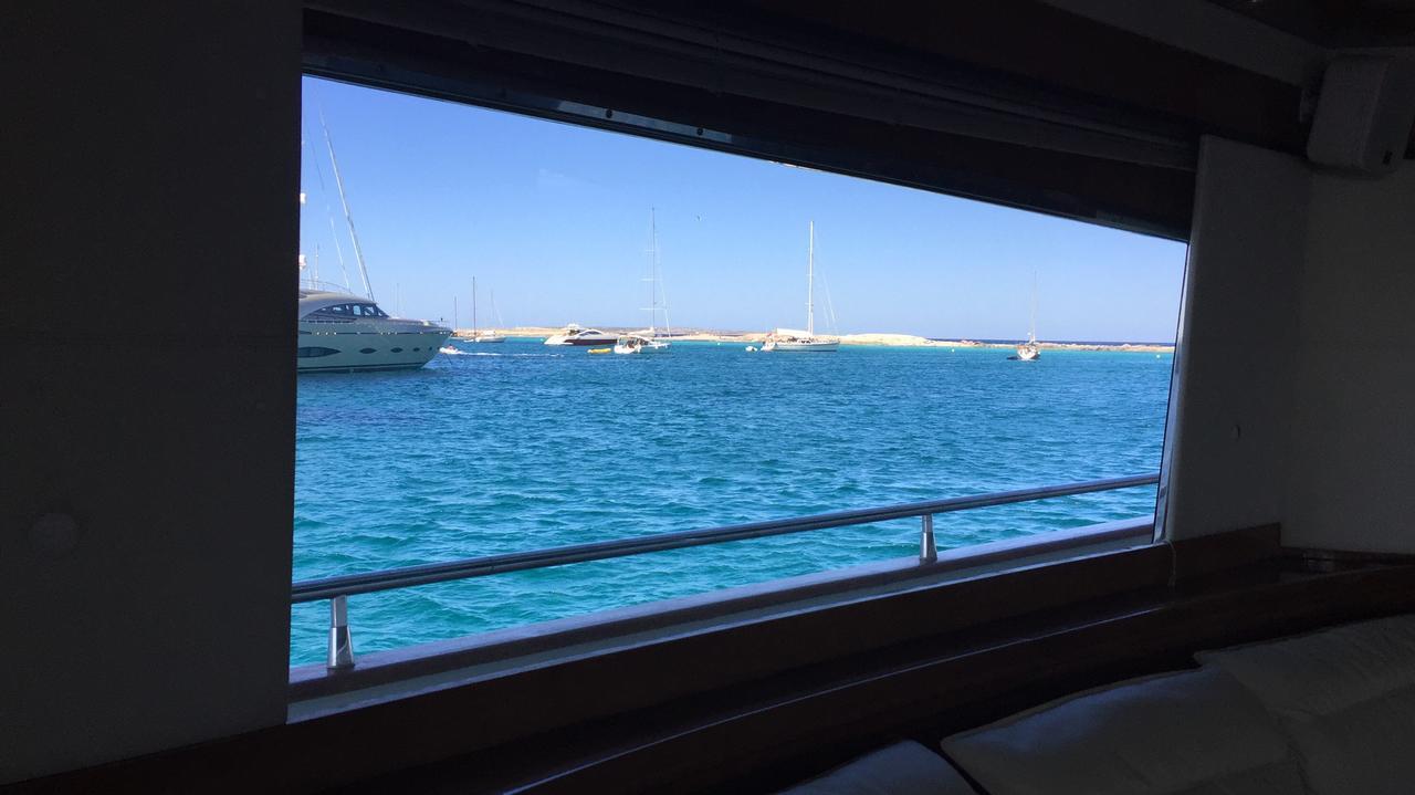 Hotel en barco Leigh Yacht Barcelona