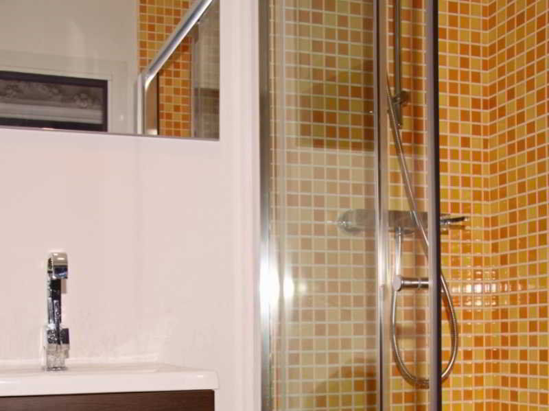 Ella Hotel 2*