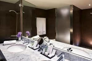 Hotel Amister Via Augusta 3*