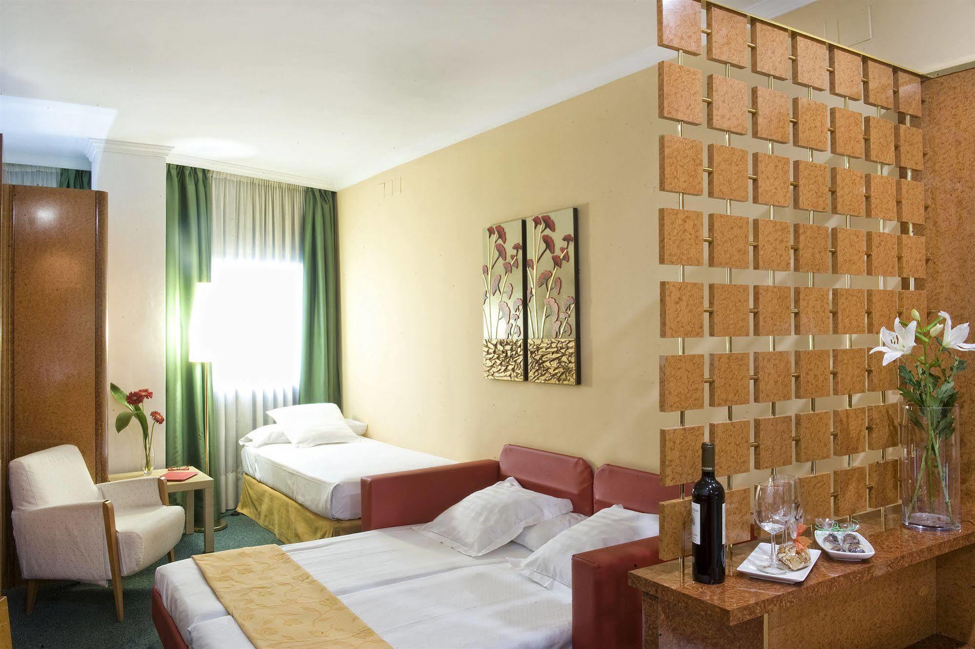 Apartahotel Acacia 4*