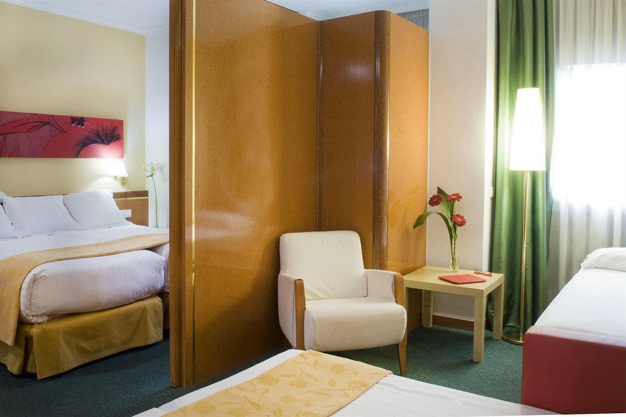 Apartahotel Acacia 4*