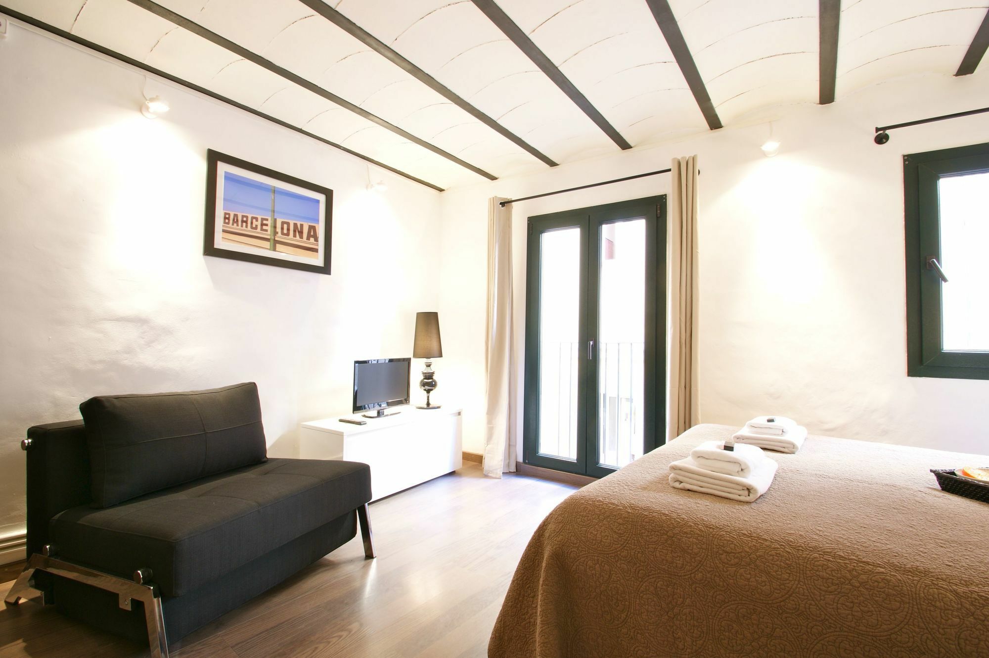 Borne Down Town Apartment *