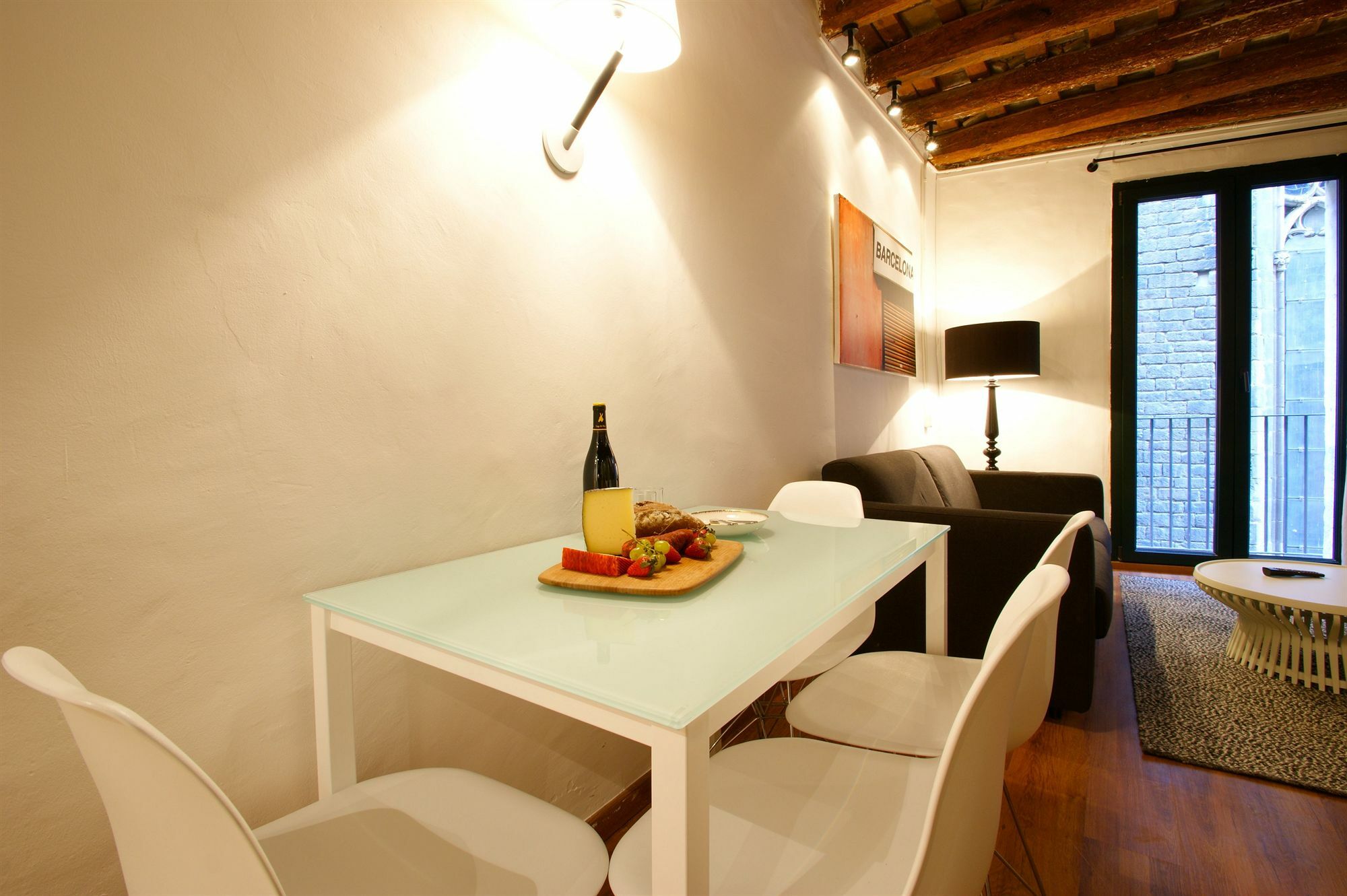 Borne Down Town Apartment
