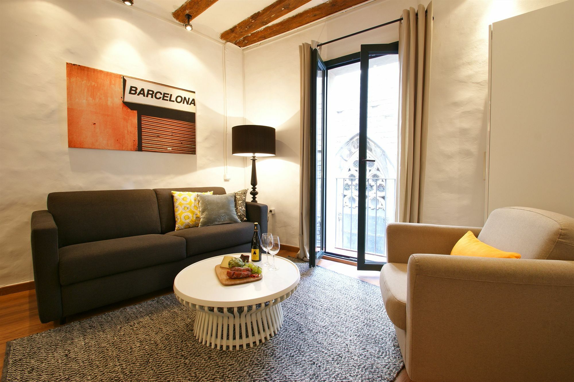Borne Down Town Apartment *