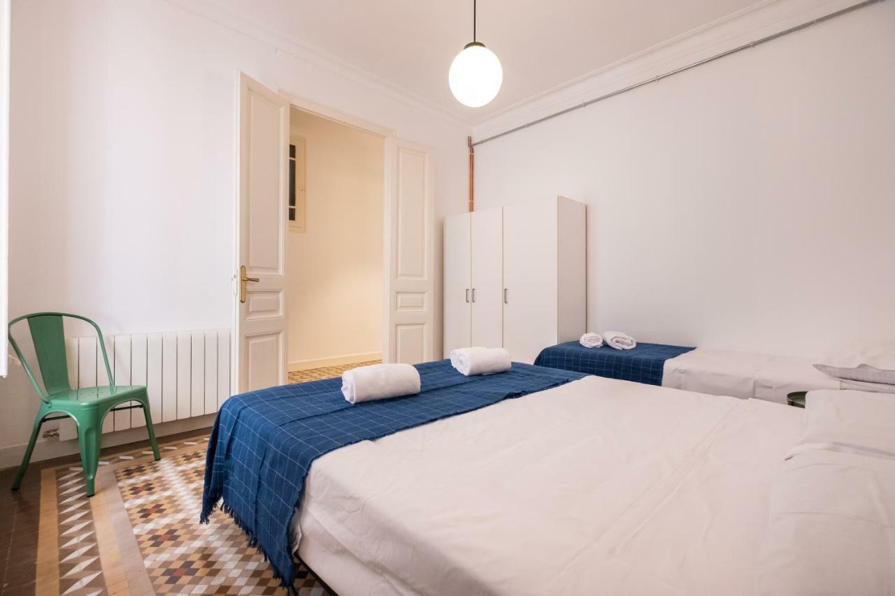 Apartment B32-sunny And Modernist For Groups In Center Barcelona