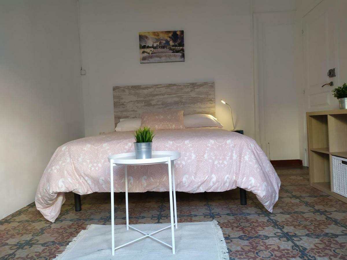 V Hostal 2*